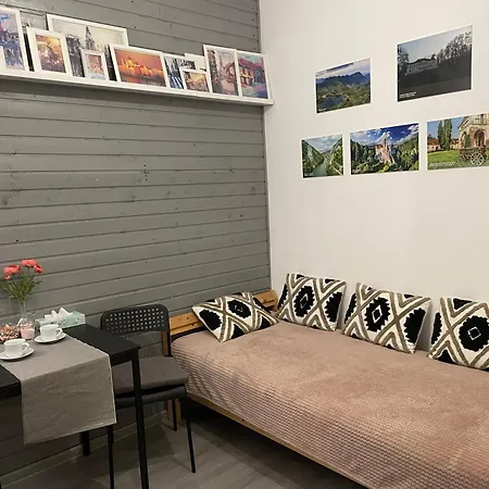 Old Town Impressionist Apartment