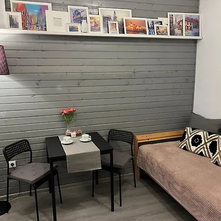 Old Town Impressionist Apartment